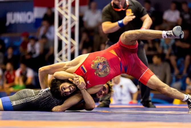 Молодые борцы будут бороться за бронзовую медаль на чемпионате мира по греко-
римской борьбе 