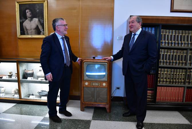 Italian National Research Council President greatly interested in Armenian President’s global 
risks quantum behavior theory