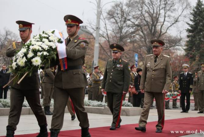 وفد برئاسة رئيس الأركان العامة للقوات المسلحة الأرمينية الجنرال أرتاك دافتيان بزيارة رسمية لبلغاريا