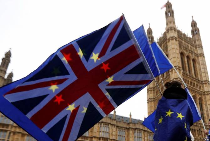Заместитель британского министра по вопросам Brexit Суэлла Брейверман подала в 
отставку