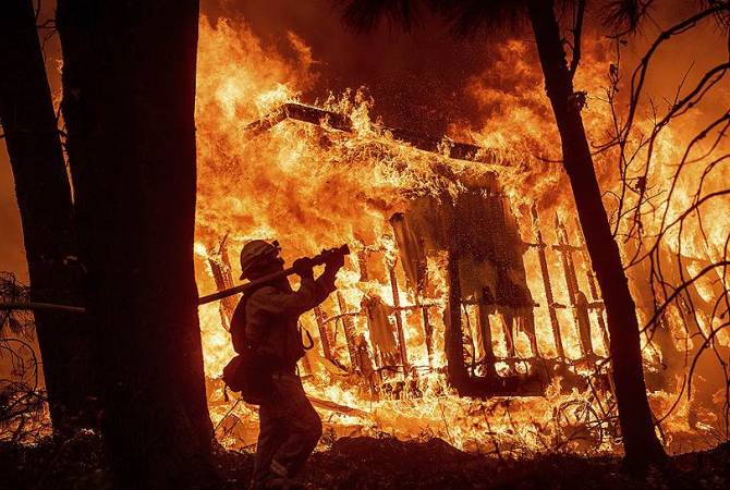 Число жертв пожаров в Калифорнии увеличилось до 66 человек
