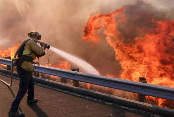 NBC: на севере Калифорнии из-за дыма пожаров отменили занятия в школах и вузах