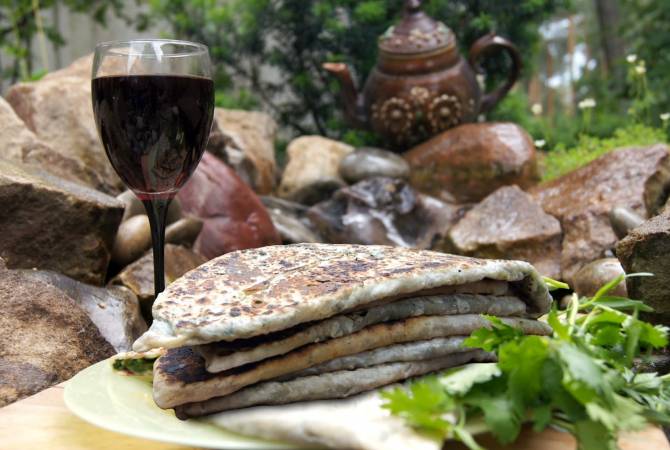 ‘Why is the same menu in all restaurants of Nagorno Karabakh?’ – Russian bloggers impressed 
with Artsakh cuisine