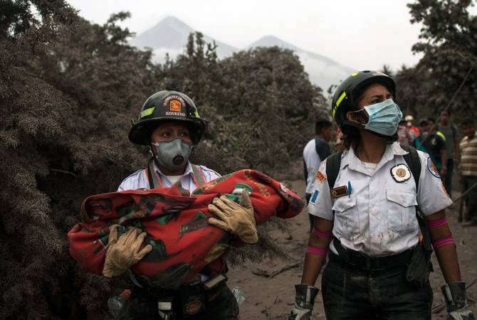 В Гватемале объявили эвакуацию из-за извержения вулкана Фуэго