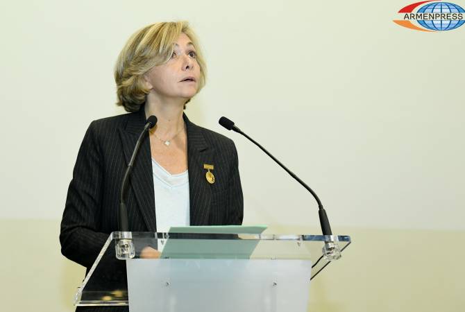 President of Regional Council of Île-de-France to raise the issue of abolishing short-term visas 
between Armenia and France at Foreign Ministry   