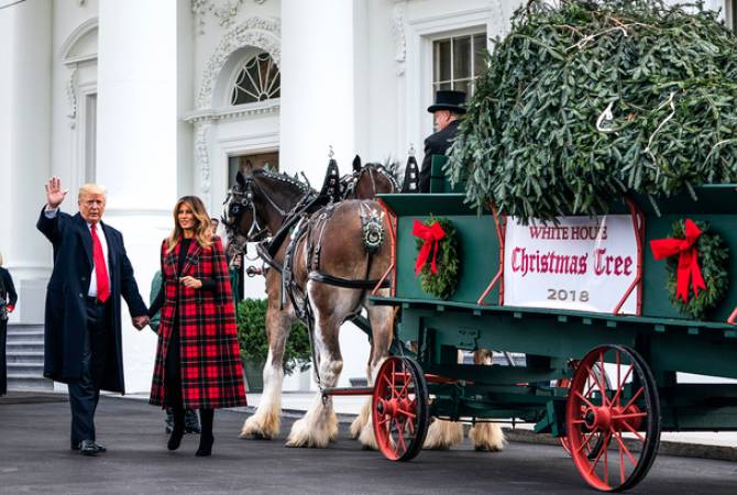 ԱՄՆ-ի նախագահը եւ առաջին տիկինը Ծննդյան տոների եղեւնու դիմավորման արարողություն են անցկացրել Սպիտակ տանը 
