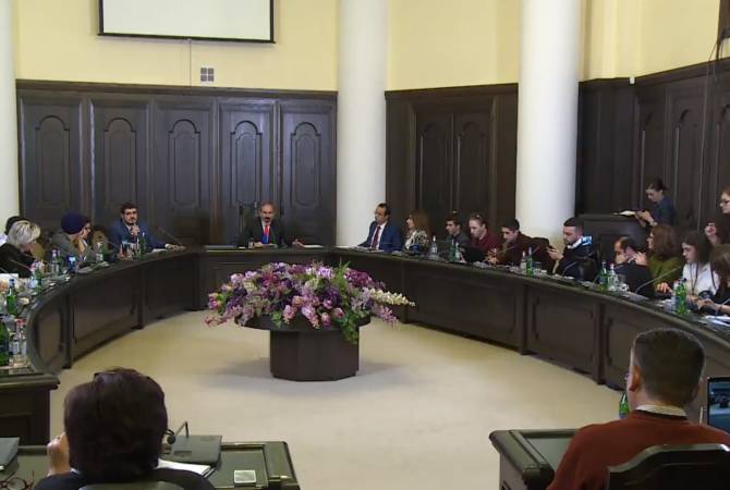 رئيس وزراء أرمينيا بالنيابة نيكول باشينيان يقيّم موقف روسيا من انتخاب أمين عام جديد لمنظمة معاهدة 
الأمن الجماعي بالبنّاء للغاية 