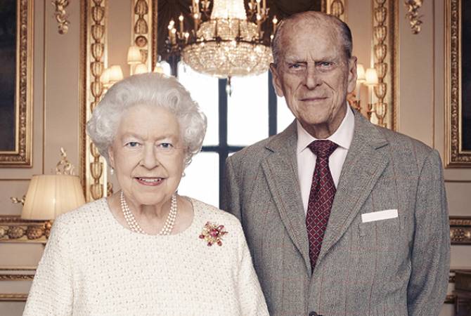 Королева Елизавета II и принц Филипп отметили 71-ую годовщину свадьбы