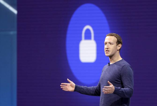 Цукерберг намерен остаться на посту главы Facebook, несмотря на критику