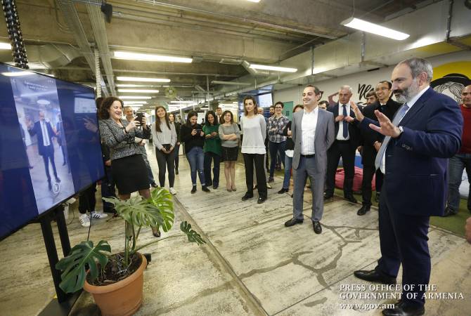 Никол Пашинян посетил армянский офис компании PicsArt