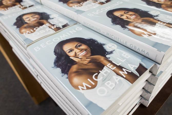 За первую неделю в США и Канаде продано более 1,4 млн копий книги Мишель Обамы