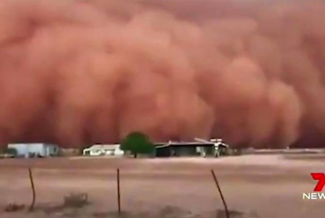 Giant dust storm sweeps across Australian state