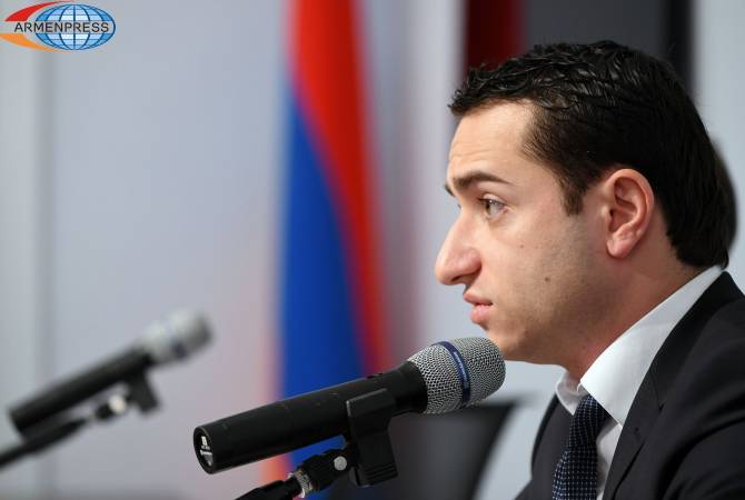 خلال الأشهر ال6 الماضية تم عقد 120 اجتماع مع رجال الأعمال المغتربين الأرمن وهناك 90طلب 
للاستثمار في أرمينيا- وزير الشتات الأرميني بالنيابة مخيتار هايرابيديان-