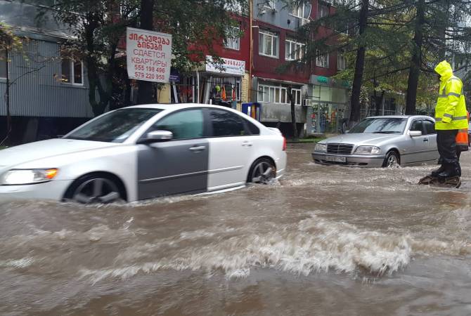 Наводнение и оползни в Аджарии - проливной дождь создал проблемы населению