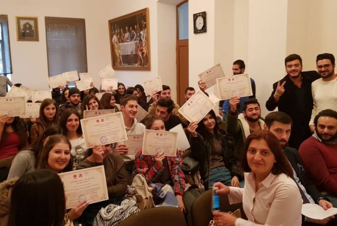 Round Table Foundation awards scholarship certificates to 34 Syrian-Armenian and Iraqi-
Armenian students