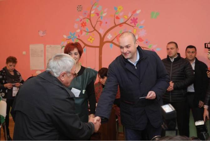 Премьер Грузии одним из первых проголосовал во втором туре выборов
