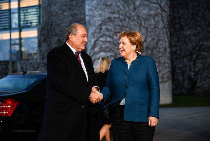 Состоялась встреча президента Армении Армена Саркисяна и канцлера Германии Ангелы 
Меркель