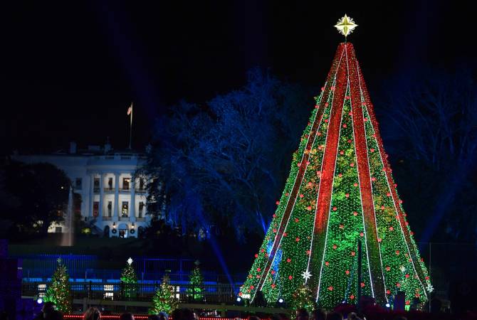 Trump Lights National Christmas Tree Outside White House Armenpress Armenian News Agency - White House Outside Christmas Decorations