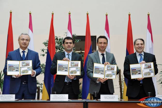 Souvenir sheet dedicated to theme “Armenian history. 2800th anniversary of foundation of 
Yerevan” cancelled in Yerevan City Hall