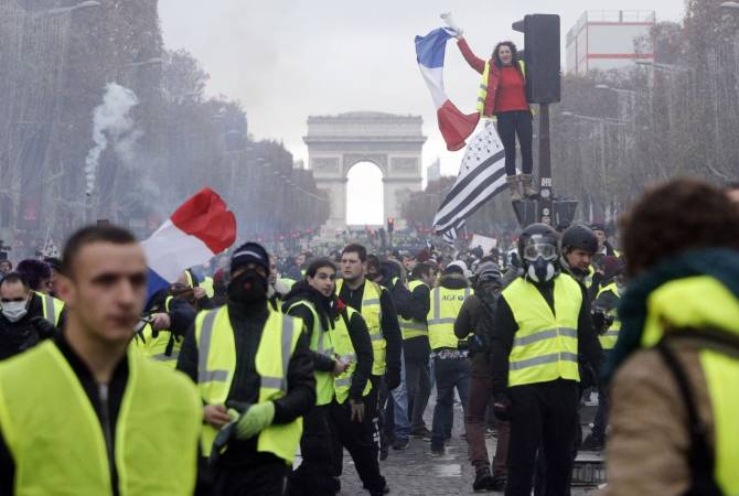 Из-за акций протеста в Париже закрыты  центральные станции метро
