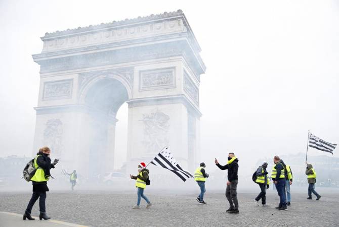 Փարիզում բենզինի թանկացման դեմ բողոքի ակցիայի ժամանակ տուժել է տասը մարդ