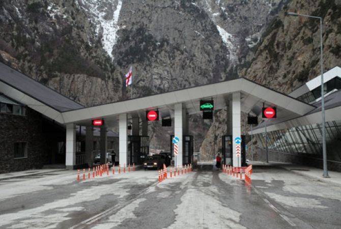 Дорога  Степанцминда-Ларс открыта  только для  легкого  пассажирского транспорта
