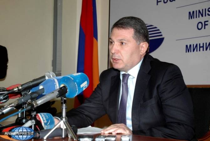 المدعي العام لأرمينيا أرتور دافتيان يطلب من البرلمان تجريد النائب آرام هاروتونيان من الحصانة وتمكين 
القبض عليه بتهمة رشوة بالغة 14مليون$
