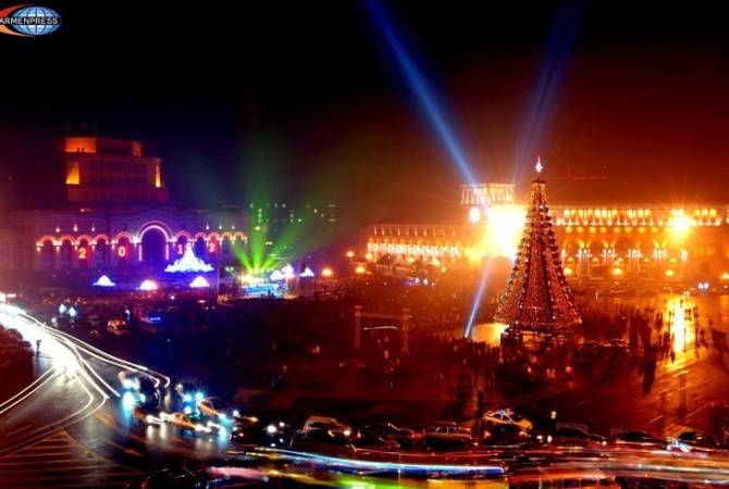 Yerevan begins installing National New Year Tree 