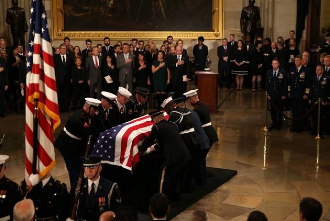 На Капитолийском холме проходит церемония прощания с Джорджем Бушем - старшим