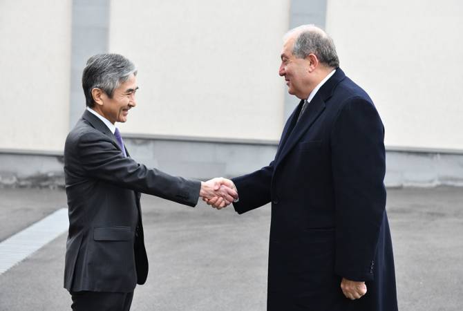 Armenian President visits Japanese Embassy on occasion of Japan’s national holiday