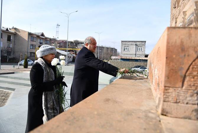 President Armen Sarkissian, spouse Nune Sarkissian lay flowers at cross-stone for memory of 
1988 earthquake victims