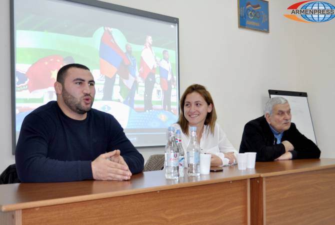 Սիմոն Մարտիրոսյանը ուսանողներին պատմեց ծանրամարտի նրբությունների մասին