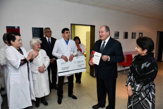 Գյումրիի «Բեռլին» բժշկական կենտրոնը ստացել է նախագահ Սարգսյանի և 
Գերմանական Կարմիր խաչի նվիրատվությունների կտրոնները 
