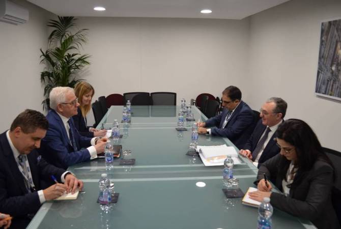 وزير خارجية أرمينيا بالنيابة زوهراب مناتساكانيان يلتقي في ميلانو وزير خارجية بولندا جاسيك 
تشوابوتوفيتش