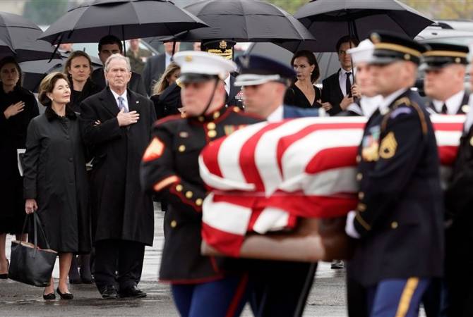 Джорджа Буша - старшего похоронили в Техасе