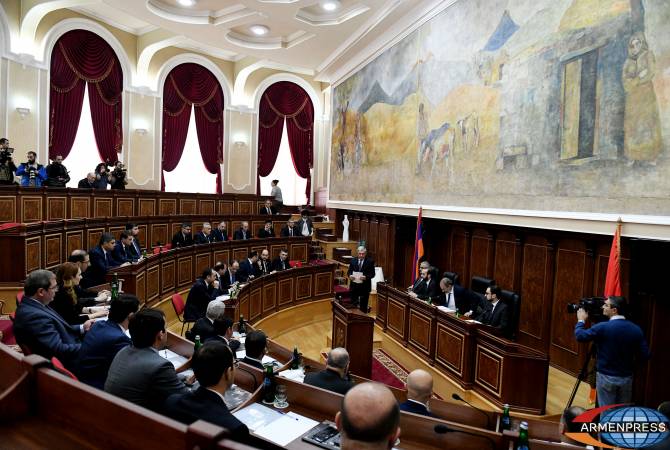 Government holds outgoing session in Gyumri