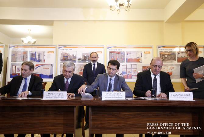 И.о. премьер-министра Армении Никол Пашинян присутствовал на церемонии гашения 
почтовой марки в память о Спитакском землетрясении