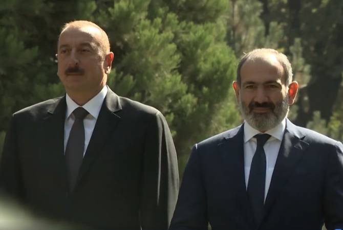 رئيس الوزراء الأرميني بالنيابة نيكول باشينيان يجري محادثة مع الرئيس الأذربيجاني إلهام علييف في 
سان بطرسبرغ