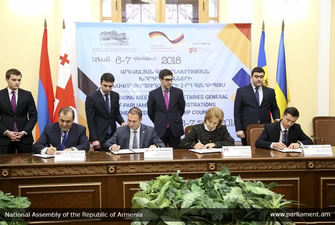 Un mémorandum sur la création d'un centre commun de recherche pour les parlements des 
pays du Partenariat oriental a été signé à Erevan