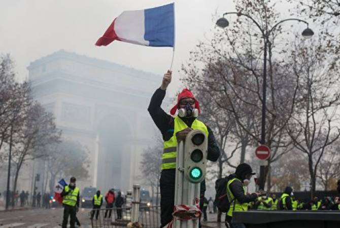 French police fire tear gas, deploy armored vehicles in Paris unrest 