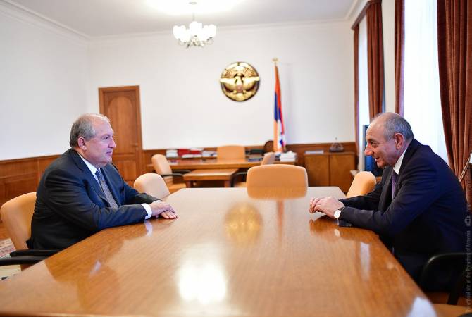 Le Président Sarkissian a félicité Bako Sahakyan à l'occasion de la Journée de la Constitution de 
la République du Haut-Karabakh
