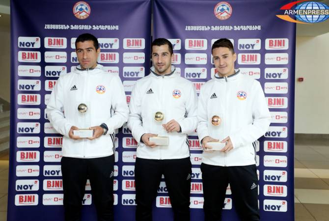 La Fédération arménienne de football commence le vote des meilleurs joueurs de football et 
entraîneurs 
