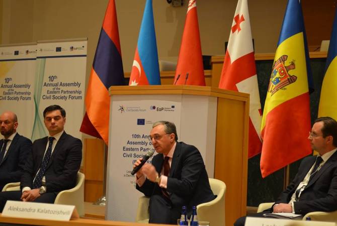 وزير الخارجية الأرميني بالنيابة زوهراب مناتساكانيان يلقي كلمة في المنتدى المدني للشراكة الشرقية 
لأوروبا