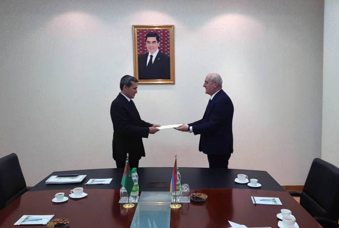 Посол Армении вручил копии верительных грамот заместителю председателя кабинета 
министров Туркменистана

