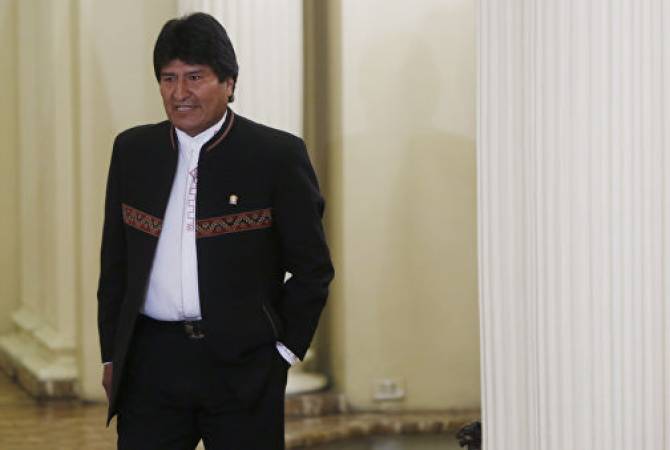 В Боливии протестующие против переизбрания Моралеса подожгли здание суда