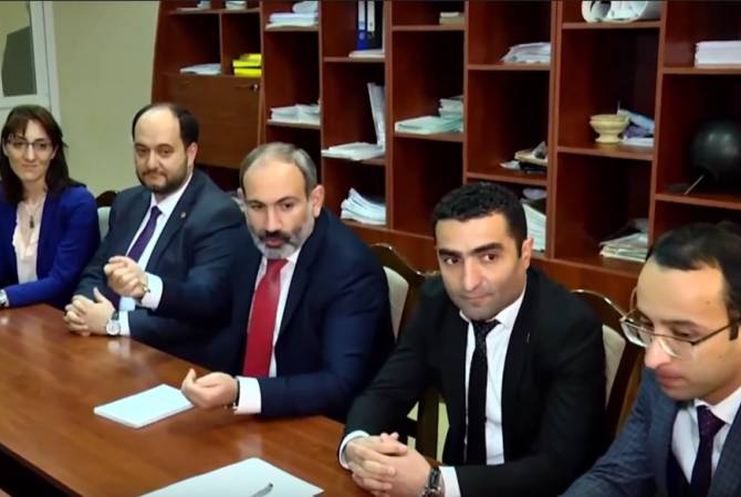 Pashinyan personally visits town school with ongoing students strike 