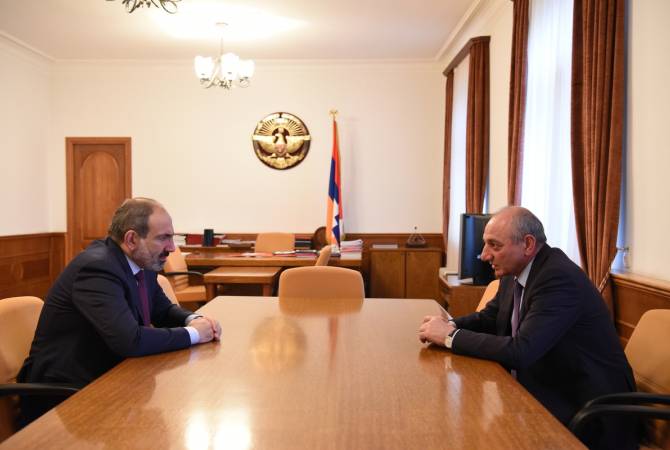 رئيس وزراء أرمينيا المؤقت نيكول باشينيان يعقد اجتماعاً مع رئيس آرتساخ باكو ساكيان 