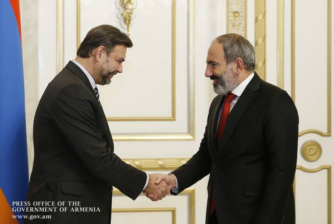 Pashinyan holds meeting with Czech ambassador, People in Need executive 