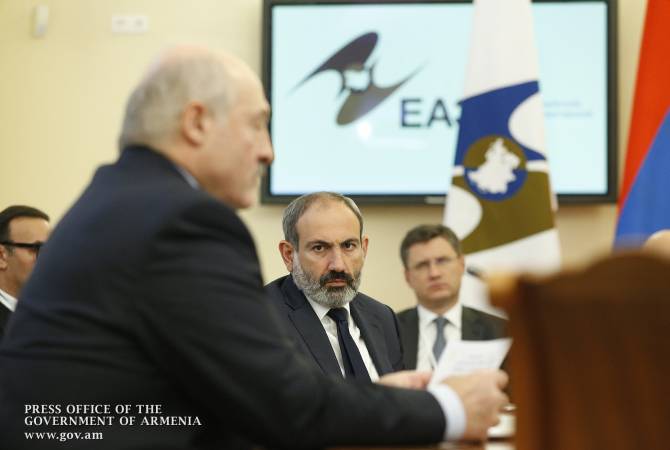 Александр Лукашенко рассказал о перепалке  на саммите  ЕАЭС и об извинении  перед 
Николом Пашиняном