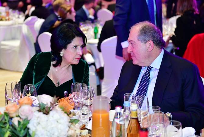 رئيس الجمهورية أرمين سركيسيان يشترك بمأدبة العشاء الرسمية لرئيسة جورجيا المنتخبة حديثاً 
سالومي زورابيشفيلي